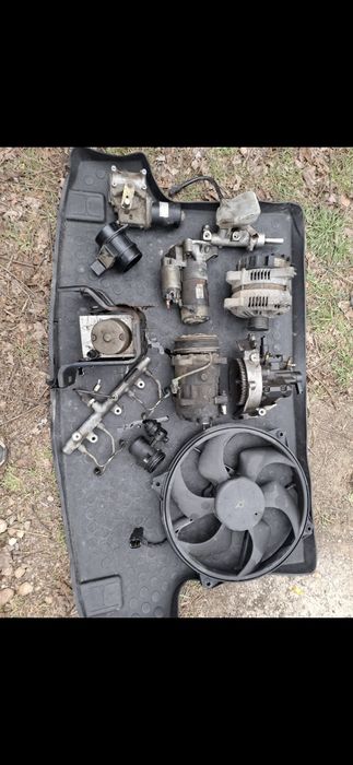 Пежо 307 хечбек 2.0 HDI 110к.с 
 Останали части всичко по 30€
Намират се в София 

Тел:0876646663