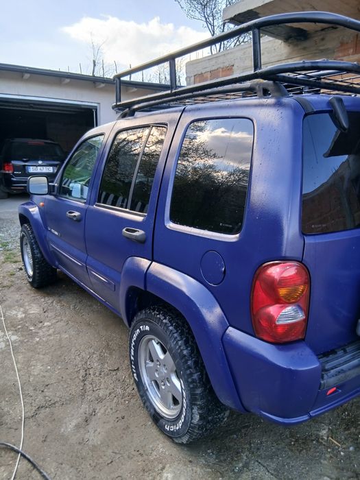 Vând  jep Cherokee