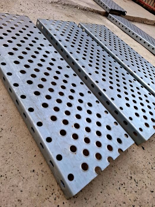 Trepte zincate modele si dimensiuni diferite din rigola sau grilaj
60-