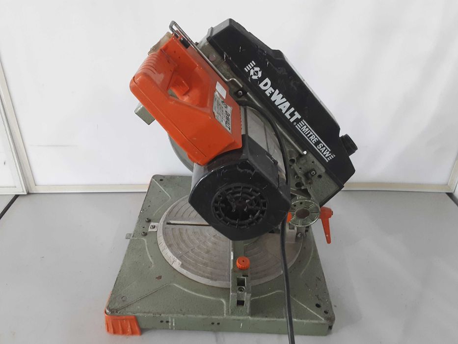 Циркуляр пендула - Dewalt DW250 / 750W
