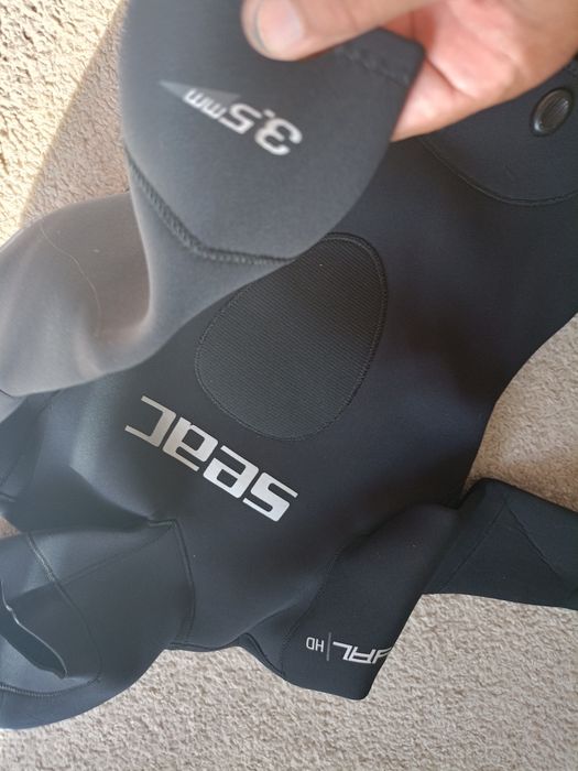 Vând costume de neopren scufundari Seac nou nou,mărimea M