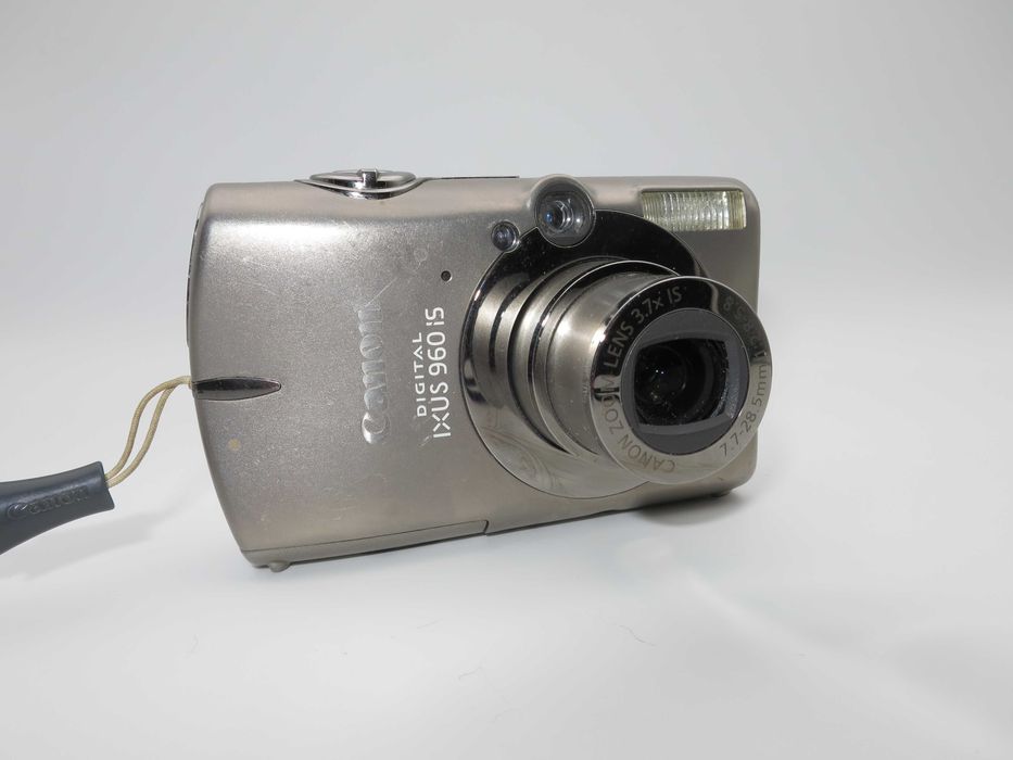 Canon Digital IXUS 960 Titanium компактен цифров фотоапарат, 12.1 MP CCD, 3.7x Оптичен Зум и Стабилизация IS, дигитална камера с Титанов Корпус