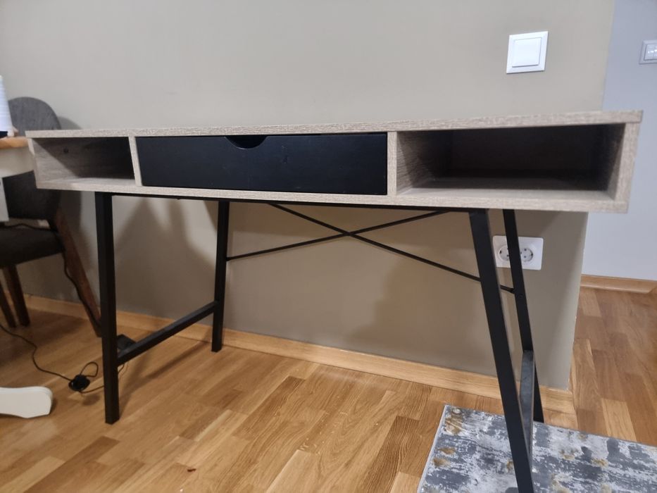 BIROU JYSK de lemn cu structura metalica