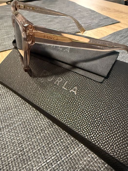 Vand ochelari de soare Furla