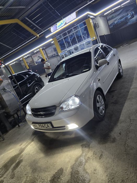 Lacetti 1.8 sotiladi 2009