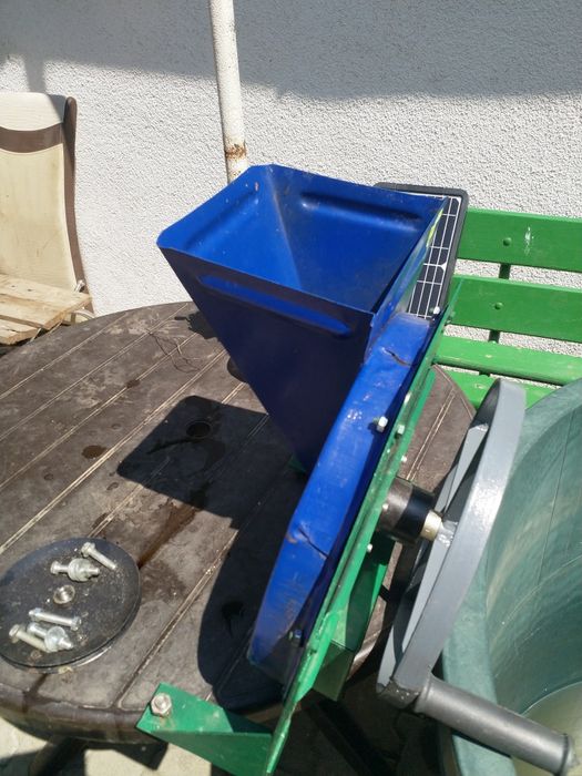 Tocătoare fructe ,/ Mașina de tocat mere ,fructe