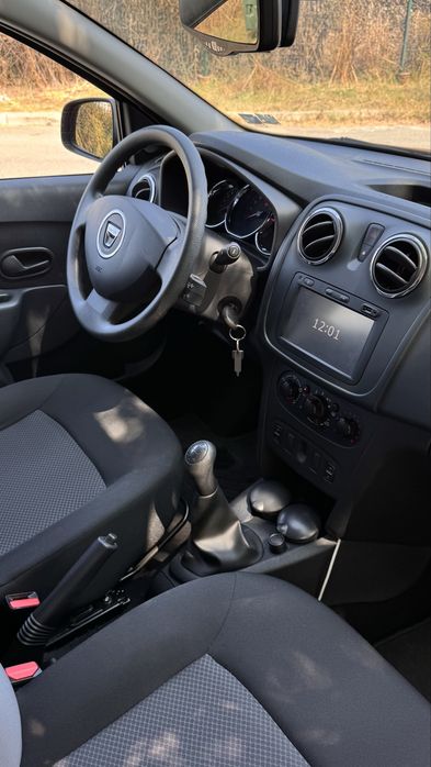 Dacia Sandero 1.2 бензин • 75 к.с. • 2015 г. • 44 000 км • Внос от Швейцария • Оригинална боя