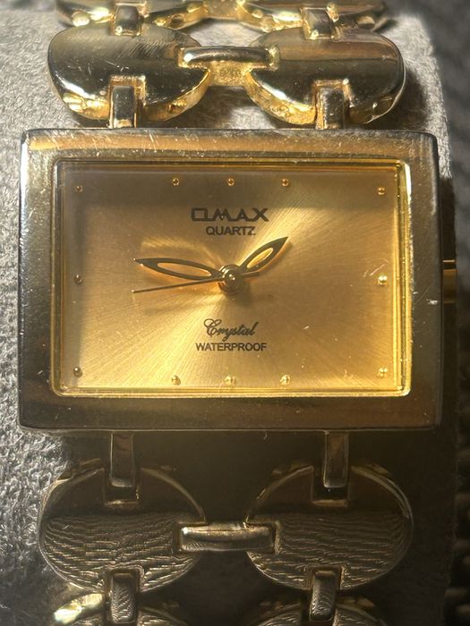 Ceas vintage OMAX Quartz auriu – unisex, brățară metalică