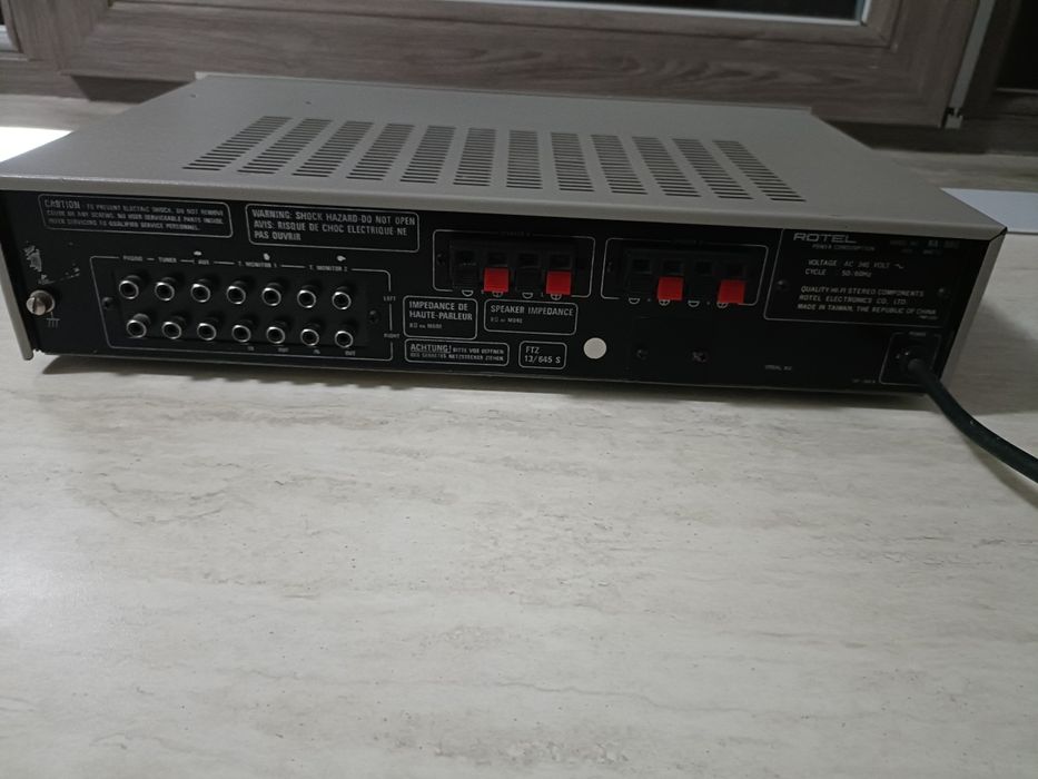 Rotel RA 860, amplificator stereo dual mono, sunet audiofil, VU metre ...