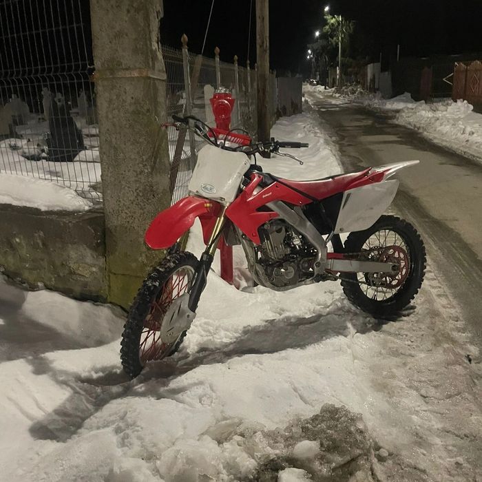 Vând honda crf 250 r