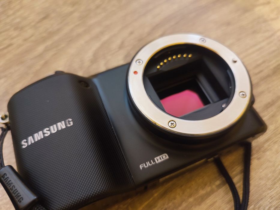 Samsung NX2000 cu obiectiv defect