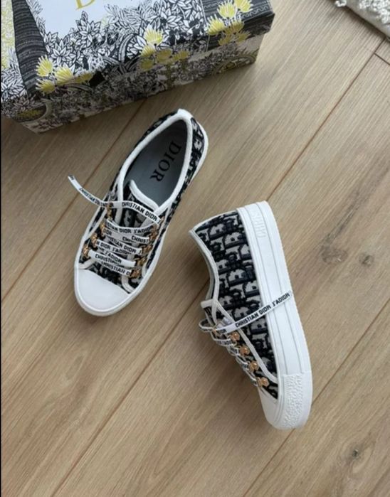 Dior krasovka sifati zo'r