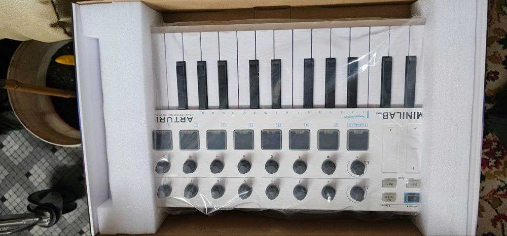 Arturia MINILAB - midi keyboard