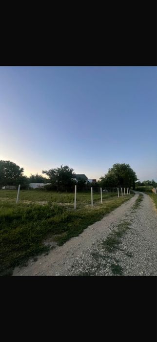 Teren intravilan 8,5 arii - Vedere 2