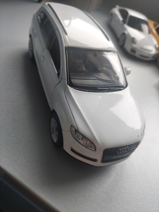 колекционерски колички 1/24