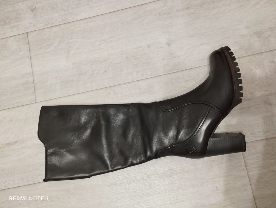 Кожаные сапоги новые