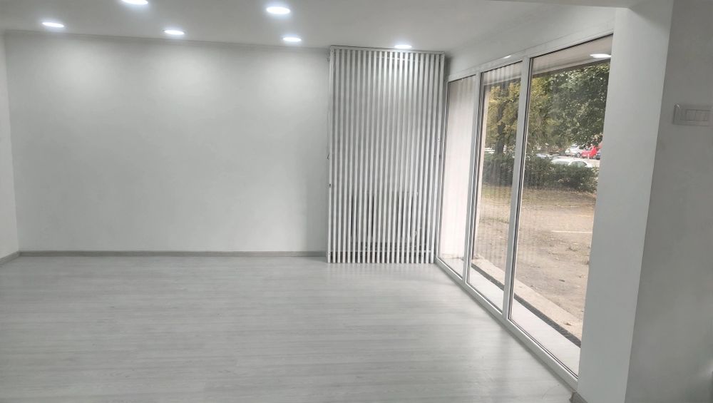 Spațiu comercial de vânzare