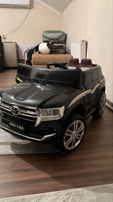 Детская машина на пульту управления