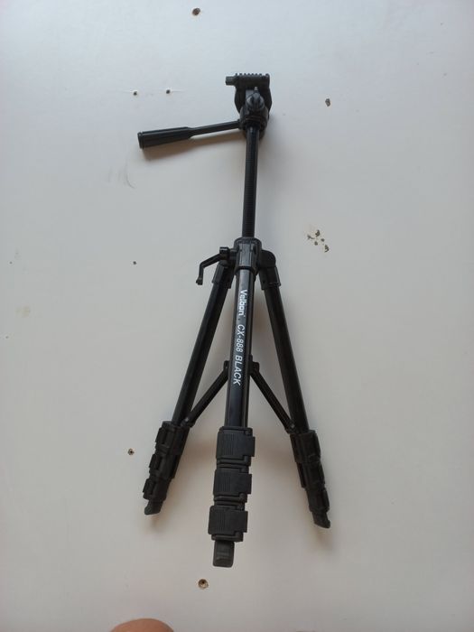 Vând trepied Velbon CX-888 Black