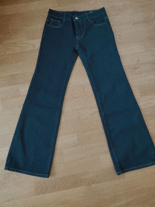 Прямые джинсы на низкой посадке