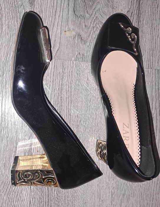 Tufli qulay poshnali.