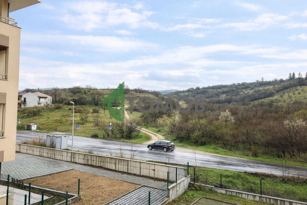 Напълно обзаведен и ремонтиран двустаен апартамент в кв. Железник