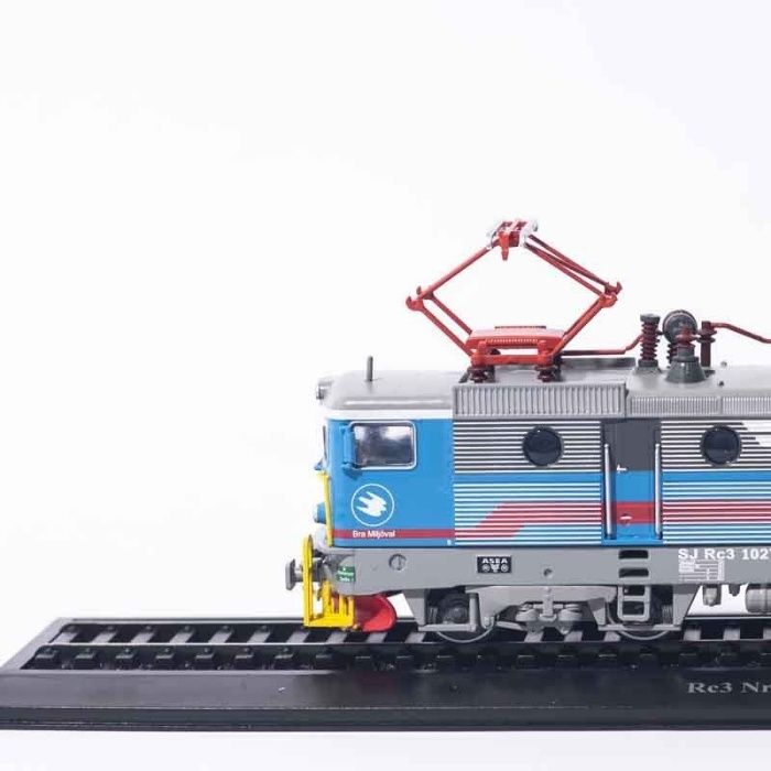 se vinde macheta locomotiva Rc3 1027 si BR 4/4