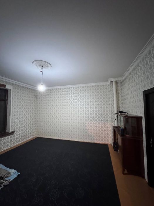 Skver,west minster instituti,Amir Temur metro oldida bollaga kvartira