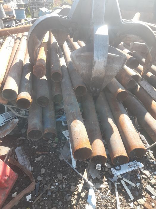 Vând țeavă pentru stâlp de gard din țeavă 89 cu 5 mm 290 metri avem și