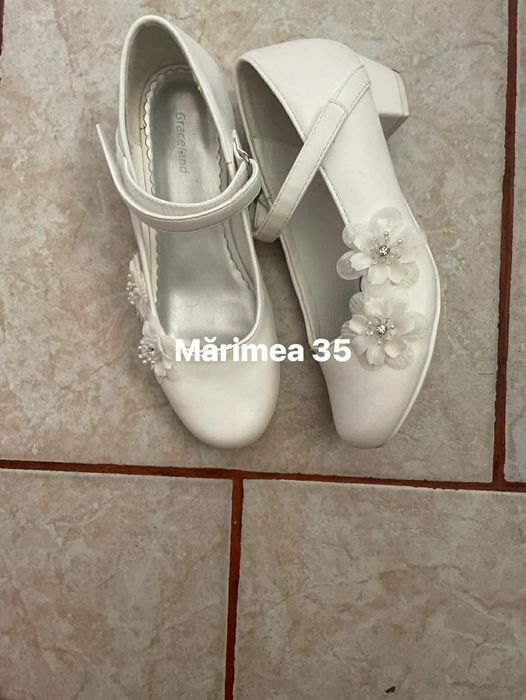 Vând pantofi mărimea 33