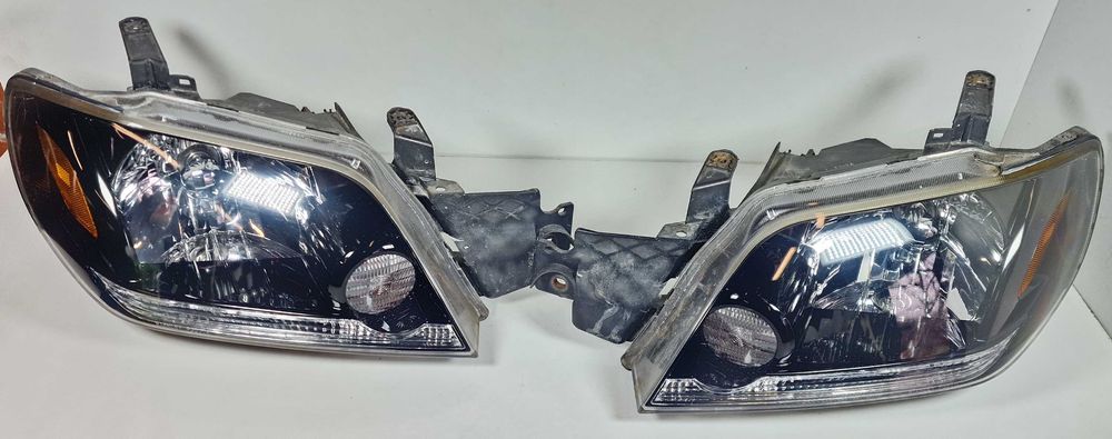 Фар Фарове Ляв Десен Mitsubishi Outlander Митсубиши Аутлендър 2001г-2006г