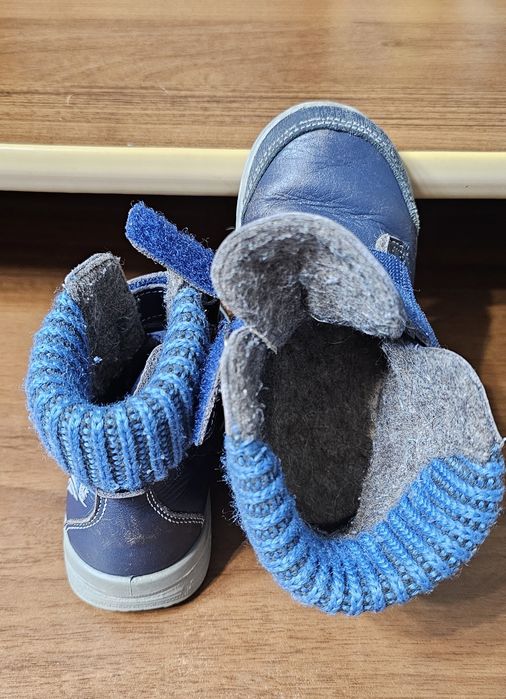 Продам детские демисезонные ботинки