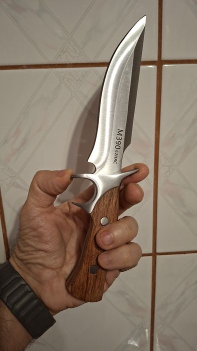 Cuțit vânătoare fără teacă.