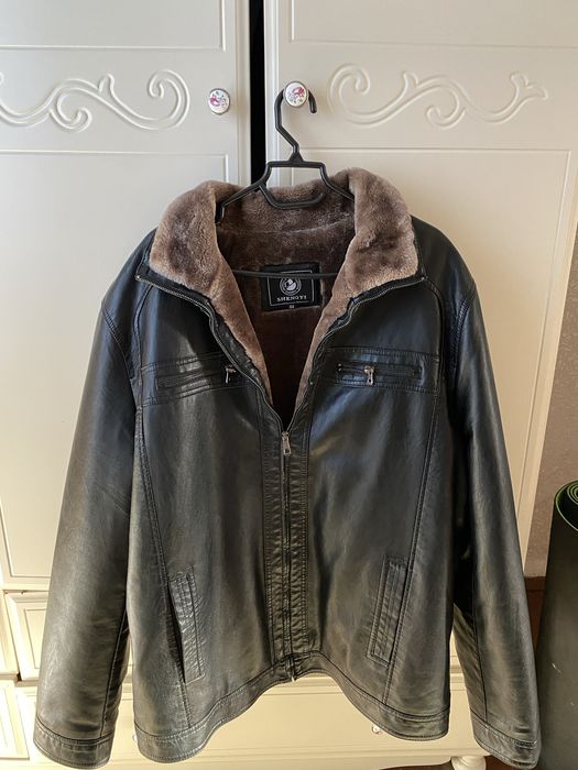 Продам новую мужскую куртку демисезон