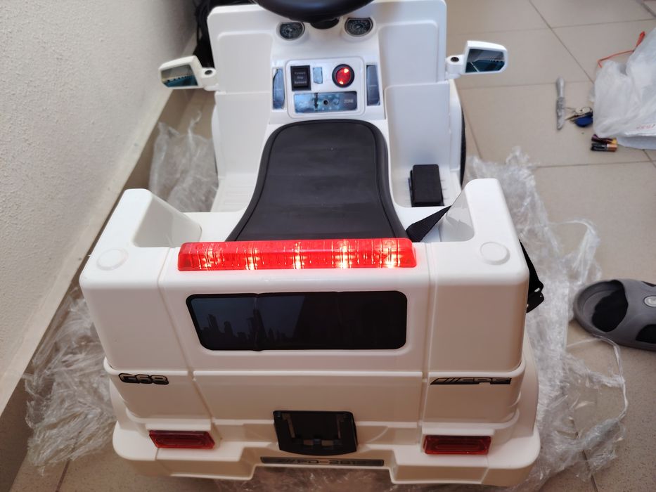 Продавам детска акумулаторна кола