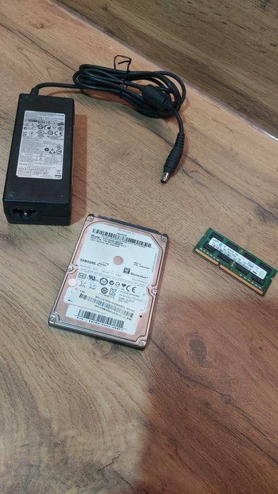 Для ноутбука жесткии диск HDD 1трб,озу DDR3 4гб и блок питания