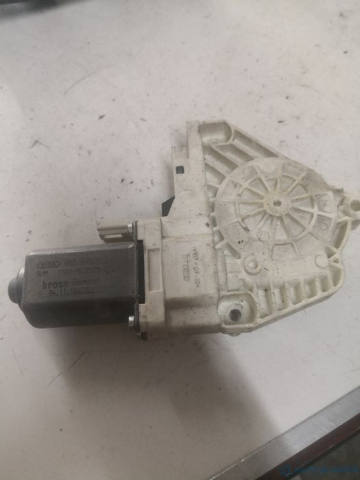 Motoras Stergatoare Dreapta Fata Skoda Superb (3T4) [ 2008 - 2015 ] Oe