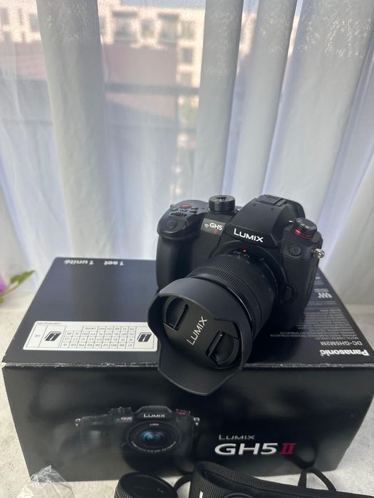 Panasonic Lumix GH5 II (Mark II) + Obiectiv 12-60mm