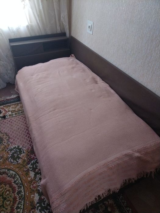Продаётся трюмо с пуфиком,, и кравать