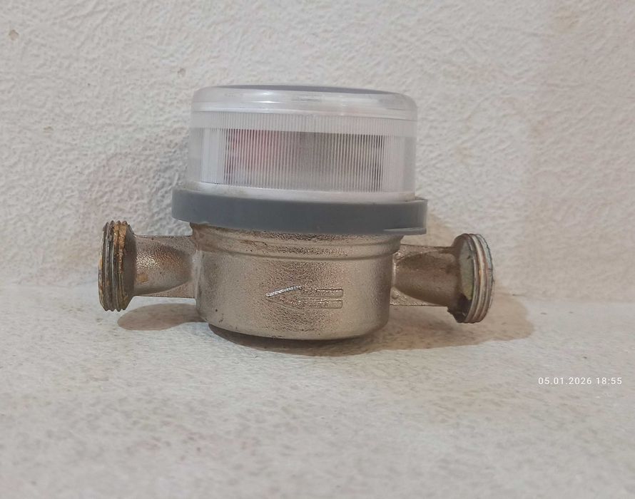 Счётчики для воды универсальные Метер св 15 латунные,б.у.