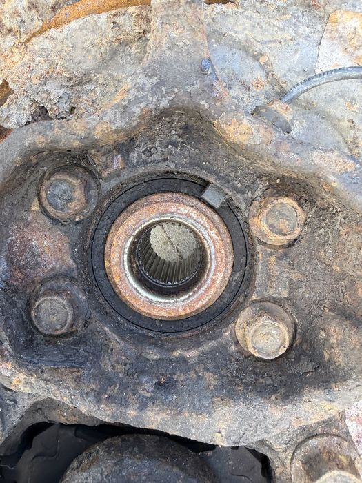 Шенкели с лагер главини/ апарати и дискове Nissan X-trail T31