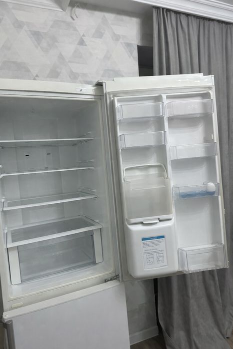 Продам Холодильник LG