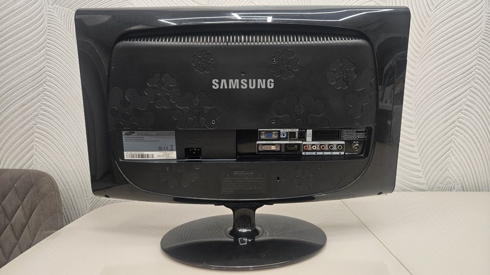 Монитор-телевизор Samsung 2333HD