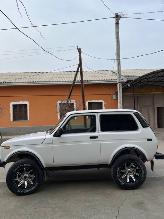 Sotiladi Niva xolati yaxshi