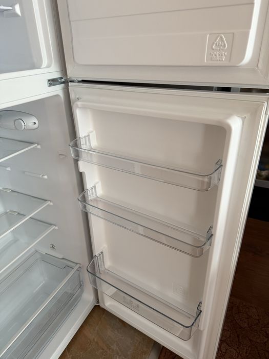 Самостоятелен хладилник Midea (MDRT294FGE01)