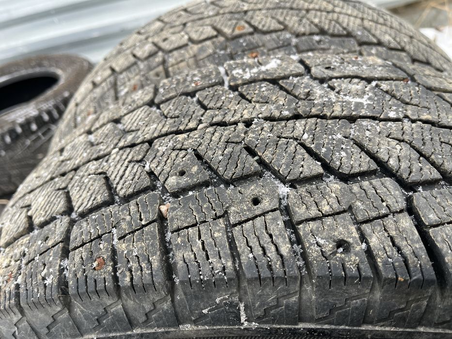 Зимние шины 215/65 R16