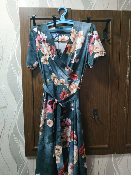 Праздничное платье.. Продам. Новое .Размер 48-50