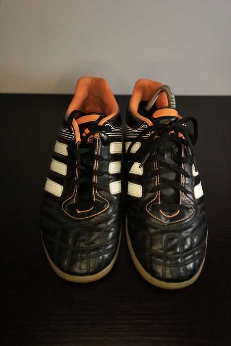 Adidas 41/42. Mizuno 36. футболни обувки, като нови