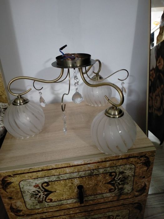 Продам люстры не дорого