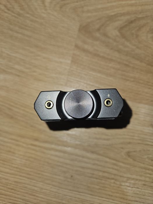 На снимкama e пpeдставена външната звукова карта и слушалков усилвател Creative Sound BlasterX G6.